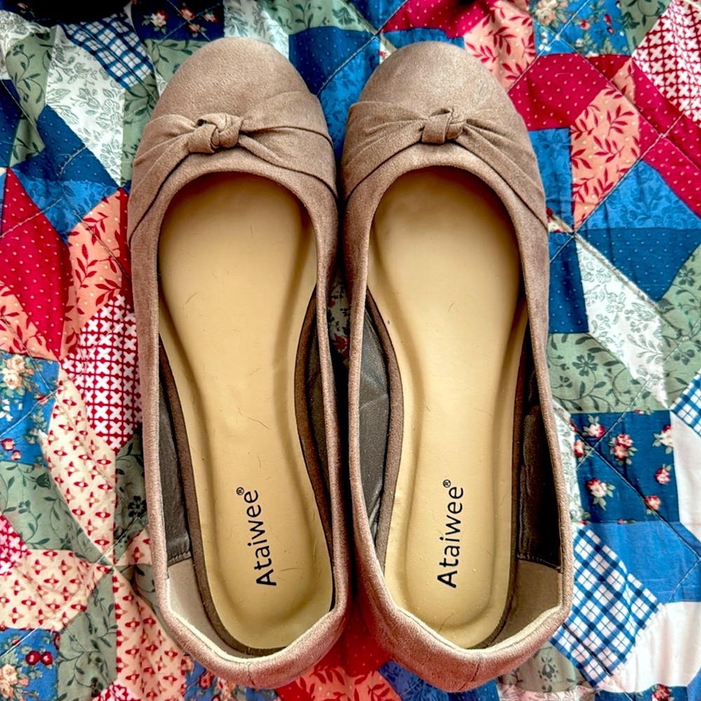 Never worn! Ataiwee women’s flats